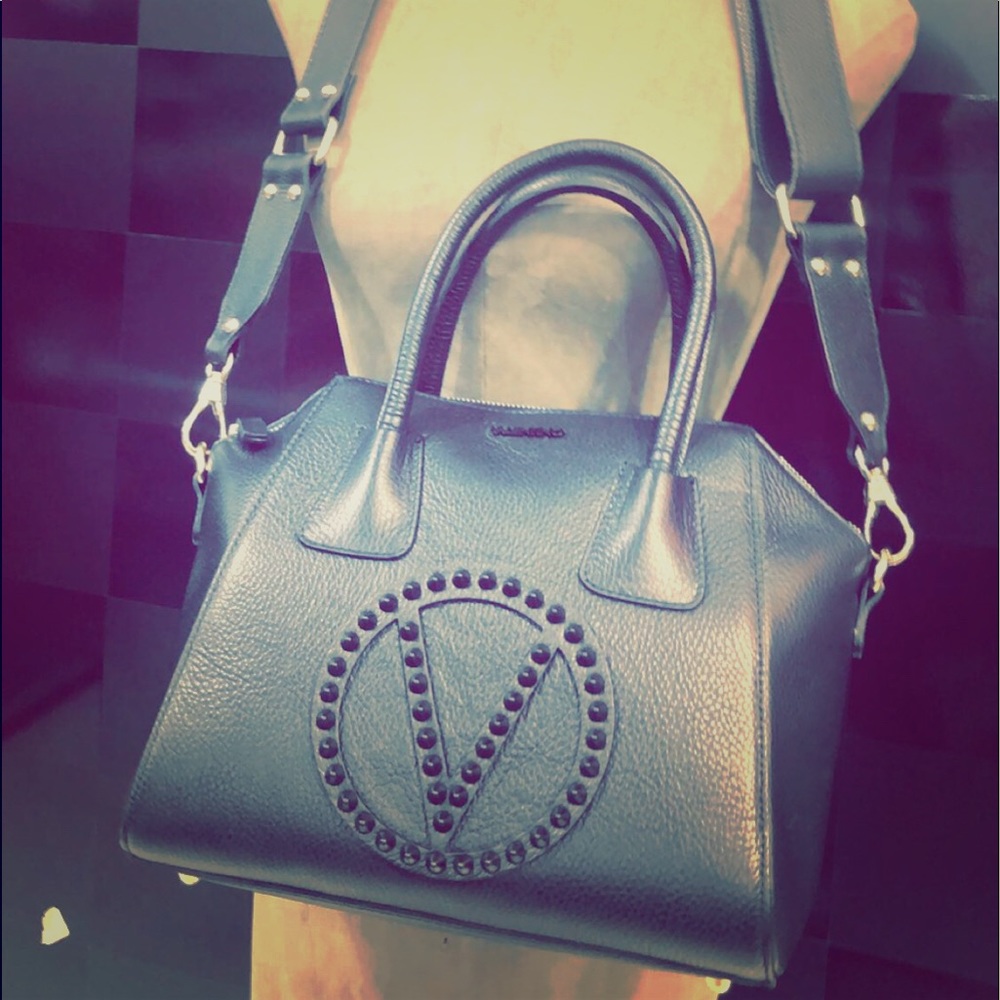 ⭕️SOLD⭕️  VALENTINO BLACK STUDDED  ROCK SATCHEL - Picture 2 of 7